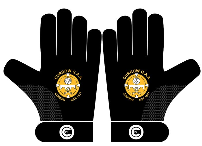 Goalkeeper gloves with club crest